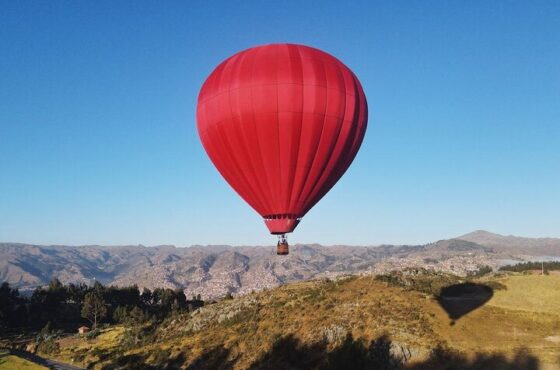 Cus-15 : Vuelo en globo sobre los espectaculares paisajes de Perú