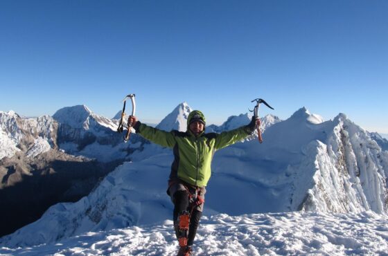 Hua-09 : Ascenso al Alpamayo - Expedición de 6 Días de Escalada